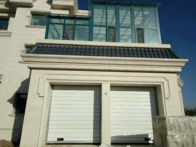 東勝某總別墅硬快車庫門