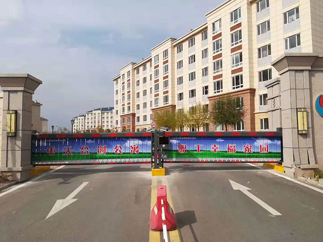 中天合創(chuàng)，2進2出空降門配車牌識別系統(tǒng)